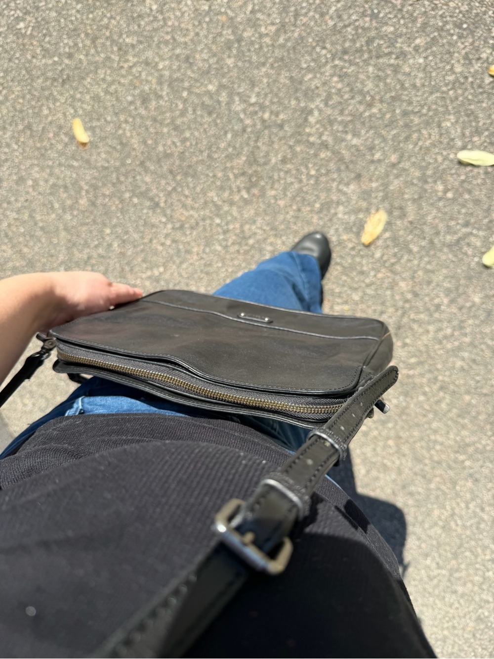 Frye Black Leather Adjustable Strap Messenger Bag Crossbody Western Boho Vintage - Picture 9 of 13